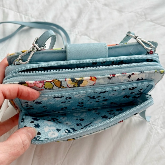 Vera Bradley RFID Deluxe All Together Crossbody - NWT - Picture 2 of 4